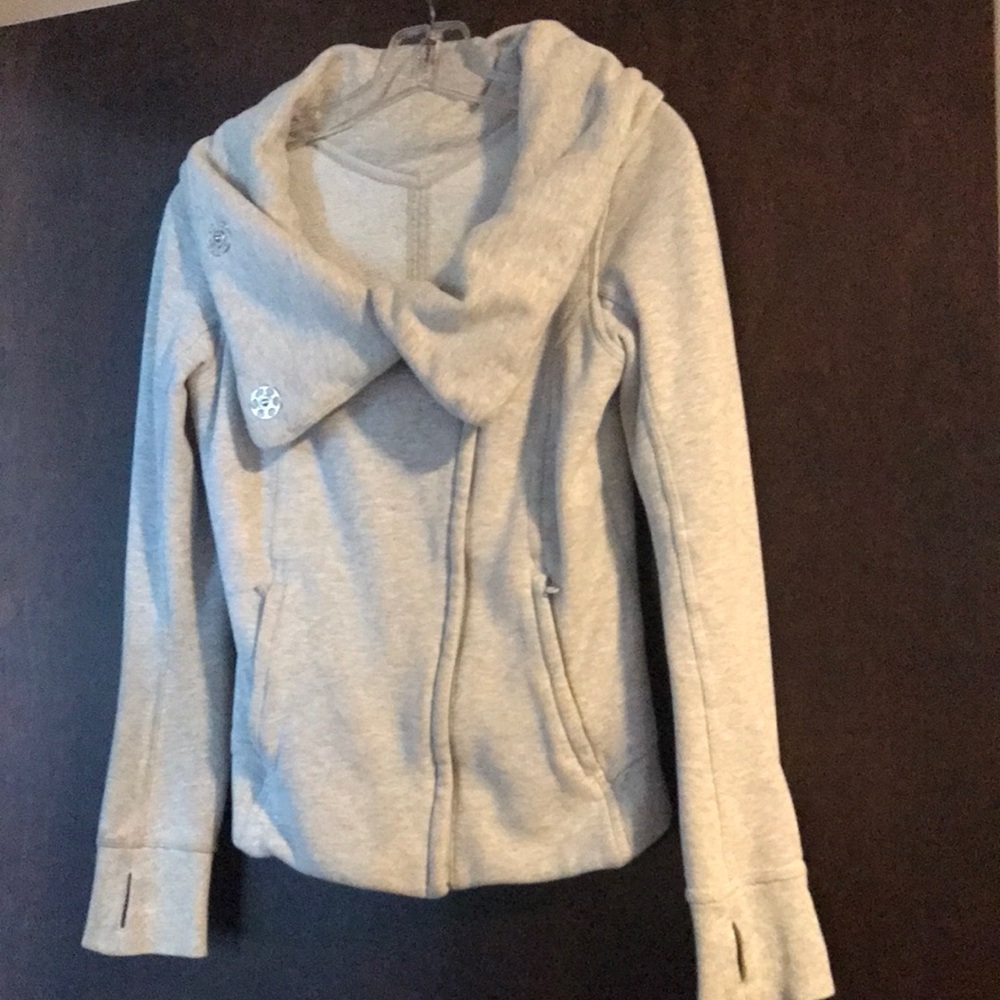 Gently loved Lululemon comfy and stylish jacket!